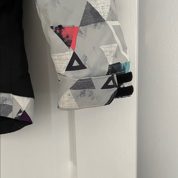 Geometric Patterned Hooded Jacket - Picture 4 of 6